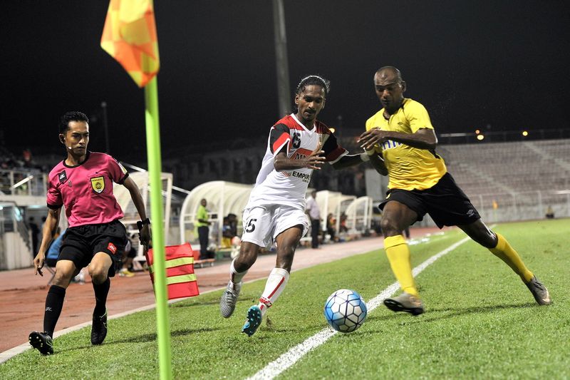Selangor Megah Murni's V Sasikumar (centre) fighting for possession with MISC-MIFA s M. Yoges in a Superbest Power FA Cup match at Selayang Municipal Stadium yesterday. u00e2u20acu201d Bernama pic