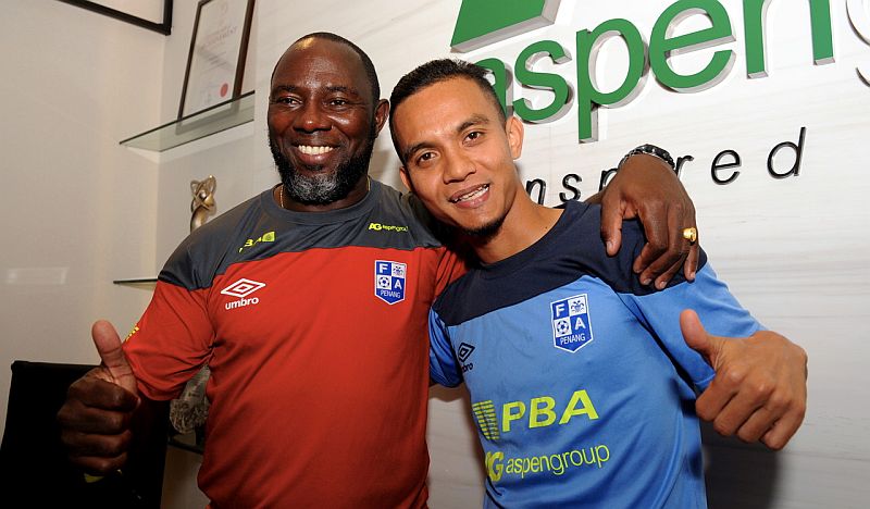 Mohd Faiz Subri bersama jurulatih pasukan, Jacksen Ferreira Tiago mengadakan sidang akhbar semalam mengenai jaringan cantik gol ketiga beliau semasa perlawanan Liga Super menentang Pahang FC, 18 Februari, 2016. u00e2u20acu201d Foto Bernama