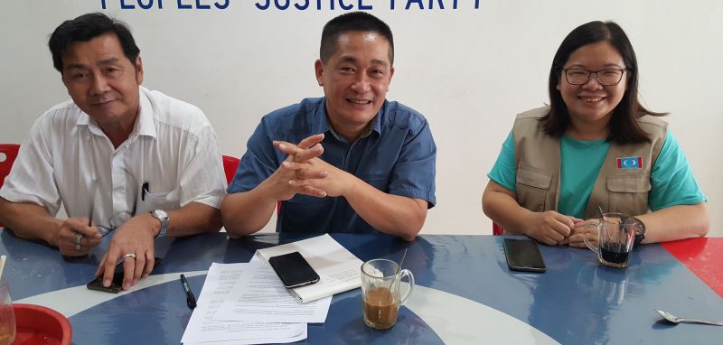 Batu Lintang State lawmaker See Chee How (centre) says it is most appropriate for Datuk Seri Najib Razak to announce financial allocation for flood relief operation and assistance when he is Sarawak tomorrow night, February 26, 2016. u00e2u20acu2022 Picture by Sulok 