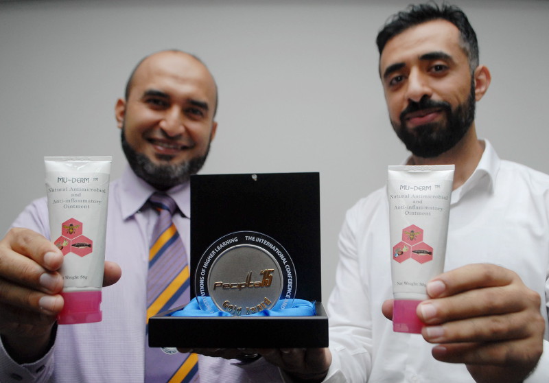USM Associate Professor Dr Amin Abdul Majid Malik Shah (left) with students Saad Sabbar Dahham showing their wound-healing cream product that won the gold medal at the Expo of Research and Inventions of Institutions of Higher Learning , at a press media F