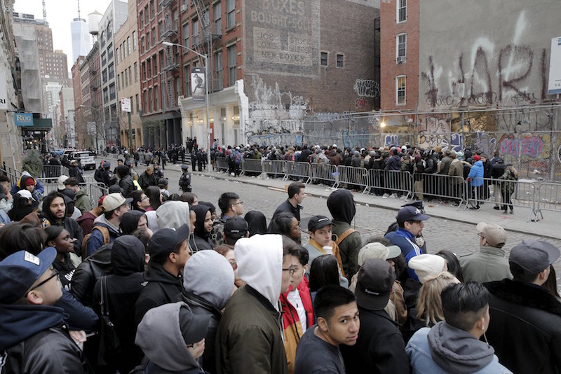 Customers wait in line to enter Kanye Westu00e2u20acu2122s u00e2u20acu02dcPablou00e2u20acu2122 pop-up shop in New York March 19, 2016. u00e2u20acu201d Reuters picn