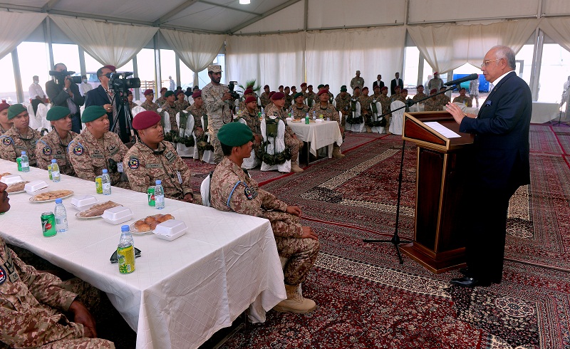 Prime Minister Datuk Seri Najib Razak speaks to members of the Malaysian armed forces participating in a military exercise in northern Saudi Arabia on March 2, 2016. u00e2u20acu201d Bernama pic