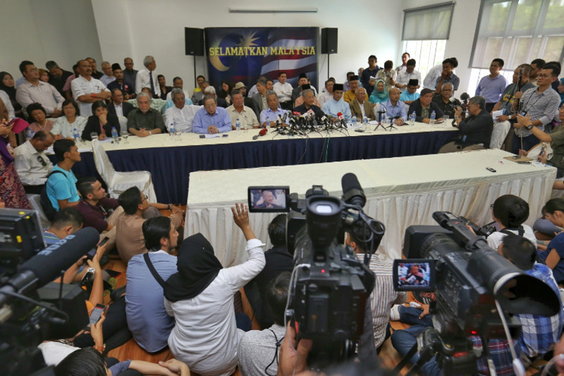 Former prime minister Dr Mahathir teams up with several of his former political foes and human rights activists to announce a citizensu00e2u20acu2122 movement against the government, in Kuala Lumpur on March 4, 2016. u00e2u20acu201d Picture by Saw Siow Feng