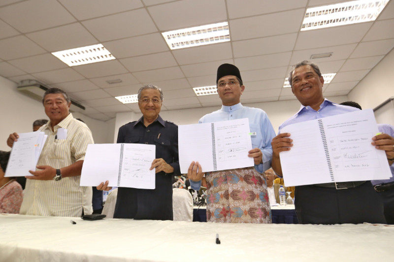 (From left) Tun Dr Ling Liong Sik, Tun Dr Mahathir Mohamad, Datuk Seri Azmin Ali and Tan Sri Muhyiddin Yassin hold up the signed citizens' declaration in Kuala Lumpur on March 4, 2016. u00e2u20acu201d Picture by Saw Siow Feng