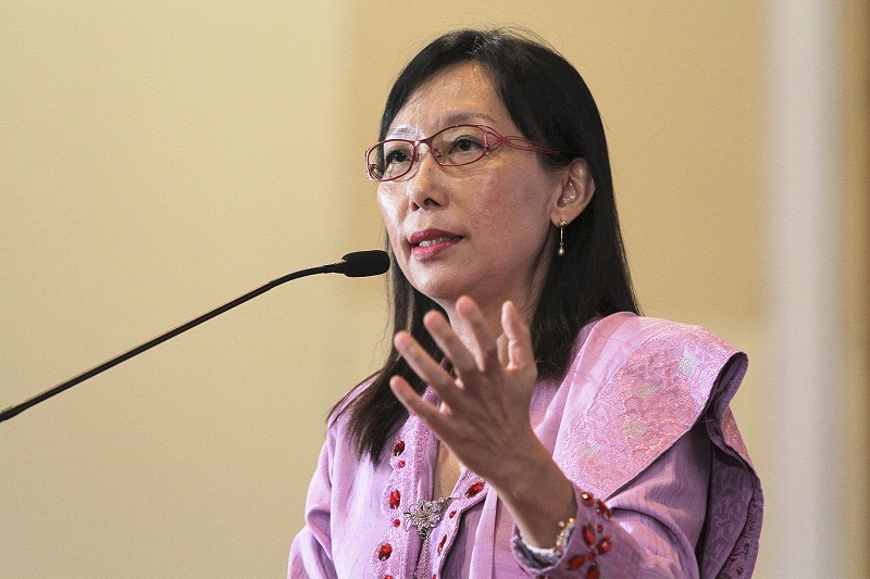 DAP national vice chairman Teresa Kok speaks during the Kongres Rakyat 2016 forum organised by the Save Malaysia movement in Shah Alam March 27, 2016. u00e2u20acu201d Picture by Yusof Mat Isa