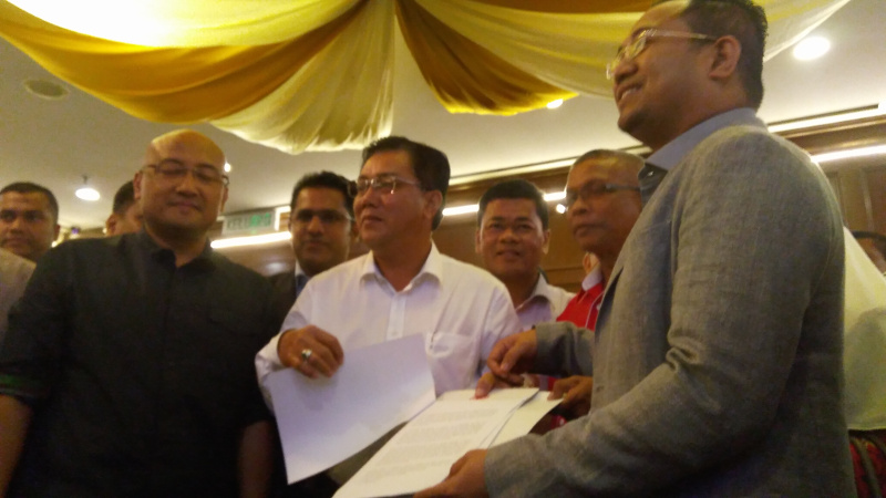A group of Umno division vice-chairmen called for Tun Dr Mahathir Mohamad and party members to be penalised for being involved in the campaign to unseat Datuk Seri Najib Razak. u00e2u20acu201d Picture by A. Ruban