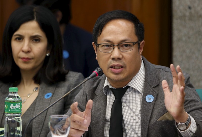 Romualdo Aggarado (right) of the Rizal Commercial Banking Corp (RCBC) testifies at the Philippine Senate in Manila March 17, 2016. u00e2u20acu201d Reuters pic