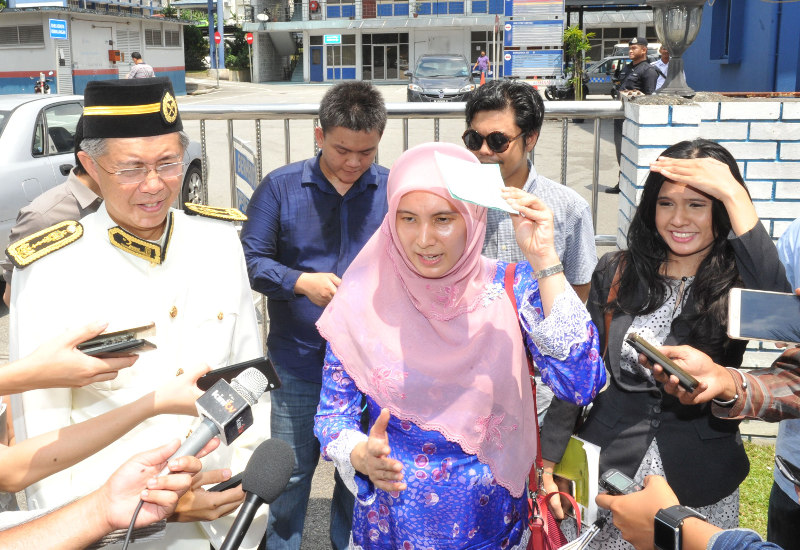 MP for Lembah Pantai Nurul Izzah Anwar will be questioned by the police, on March 7, 2016, in connection with her social media posting of Fahmi Rezau00e2u20acu2122s u00e2u20acu02dcNajib-clownu00e2u20acu2122 artwork. u00e2u20acu201d Picture by Choo Choy May