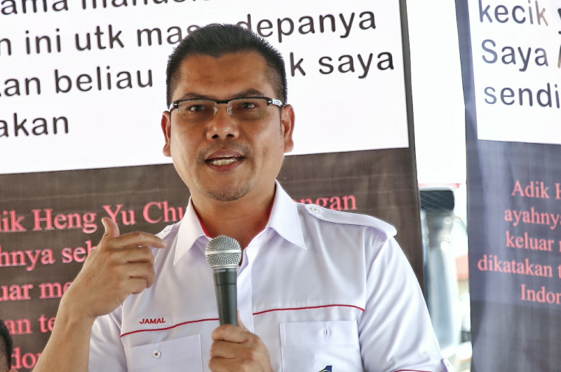 Datuk Jamal Mohd Yunus speaks at a press conference at Sekinchan, March 12, 2016. u00e2u20acu201d Picture by Saw Siow Feng