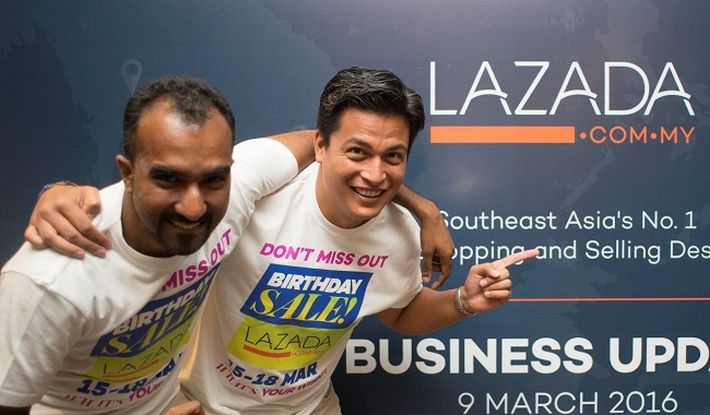 Lazada Malaysia CMO Andrew Gnananantham (left) and CEO Hans-Peter Ressel find plenty to celebrate about ...1.3 billion reasons, in fact. u00e2u20acu201d DNA pic