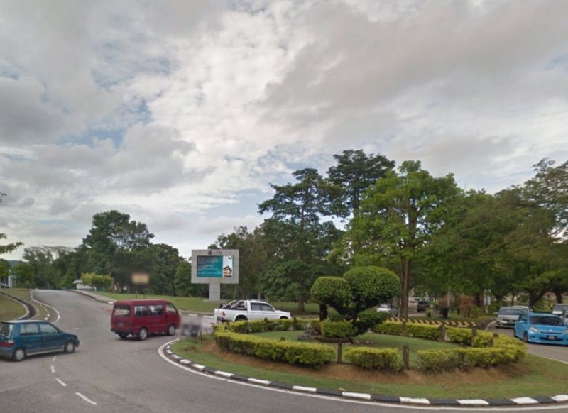 Sistem bayaran parkir melalui SMS dibangunkan hampir enam tahun oleh Universiti Teknologi Malaysia (UTM) sejumlah 500,000 penduduk. u00e2u20acu201d Paparan skrin Google    