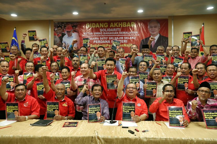 Mohd Yusof Kassim (centre), who and 148 Umno division leaders backed a declaration to show their support for Datuk Seri Najib Razak. u00e2u20acu201d Picture by Saw Siow Feng