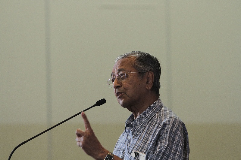 Former prime minister Tun Dr Mahathir Mohamad speaks during the Kongress Rakyat 2016 forum organised by the Save Malaysia movement in Shah Alam March 27, 2016. u00e2u20acu201d Picture by Yusof Mat Isa