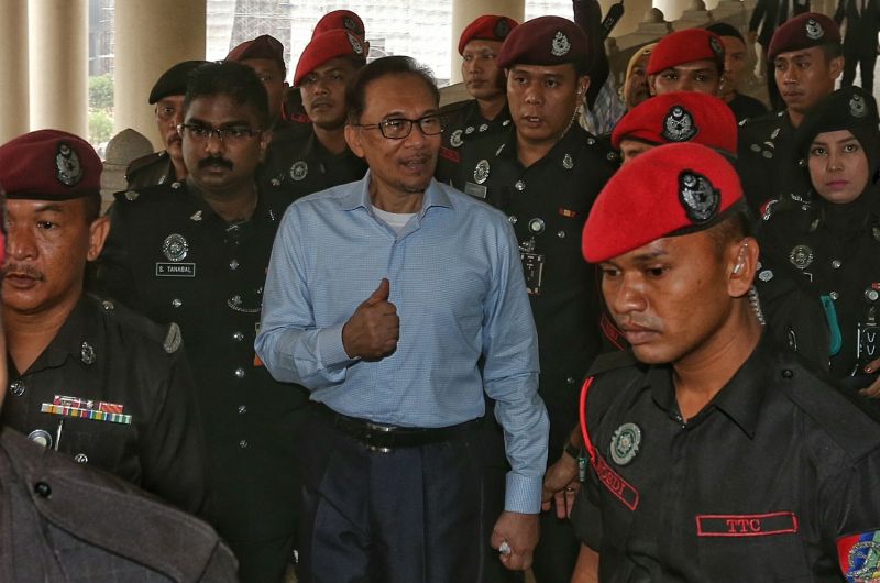 Datuk Seri Anwar Ibrahim (pic) makes his first appearance today as his own counsel in his RM60 million defamation suit against Datuk Seri S. Nallakaruppan, March 22, 2016. u00e2u20acu2022 Picture by Saw Siow Feng