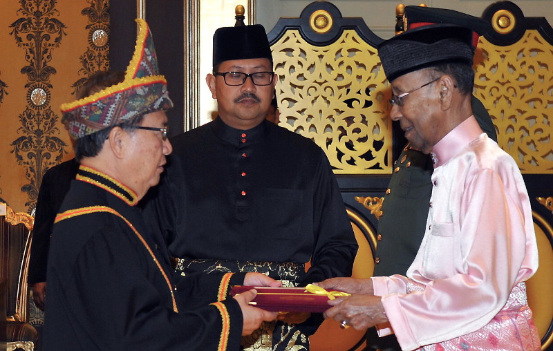 Malaysian Ambassador to the Holy See, Tan Sri Bernard Dompok receiving his credentials from Yang di-Pertuan Agong Tuanku Abdul Halim Shah at Istana Negara, March 17, 2016. u00e2u20acu201d Bernama pic