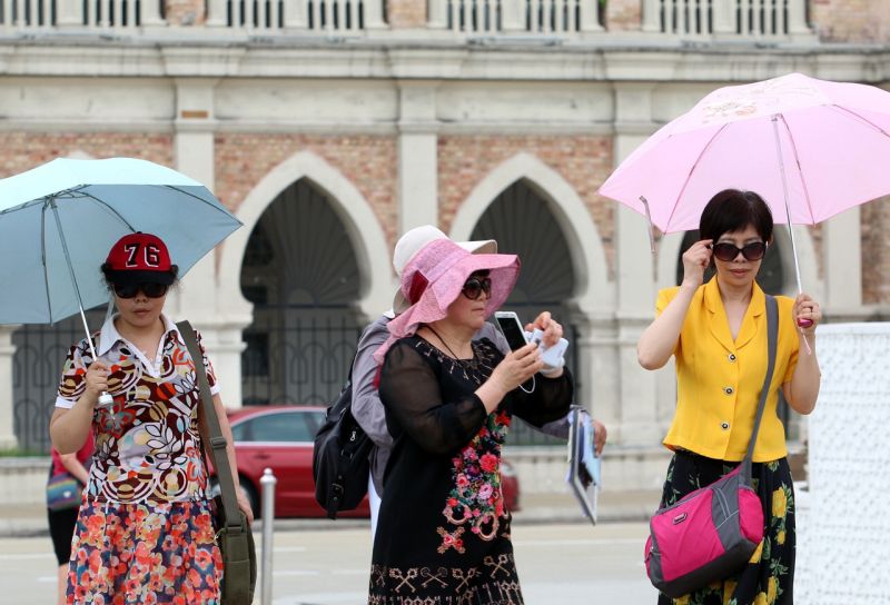 Tourists visit Dataran Merdeka on a hot day in Kuala Lumpur. Picture released March 11, 2016. u00e2u20acu2022 Bernama pic