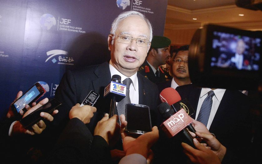 Najib menjawab pertanyaan media tempatan selepas menyampaikan ucaptama pada majlis perasmian Forum Ekonomi Jeddah semalam sempena lawatan kerja ke Arab Saudi. u00e2u20acu201d Foto Bernama