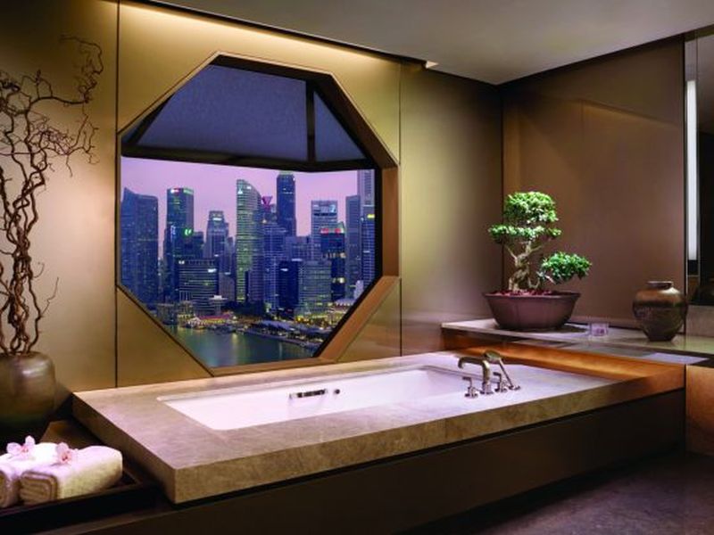 A 2-metre long bathtub and a killer view to luxuriate in? Why, yes please.