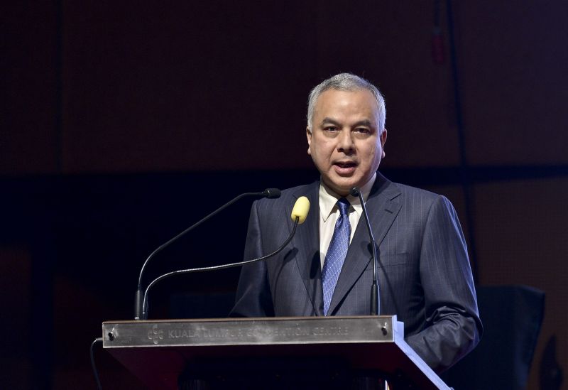 Sultan Nazrin Muizziddin Shah speaks at the Utusan Business Awards 2015 today, March 1, 2015. u00e2u20acu2022Picture by Azneal Ishak