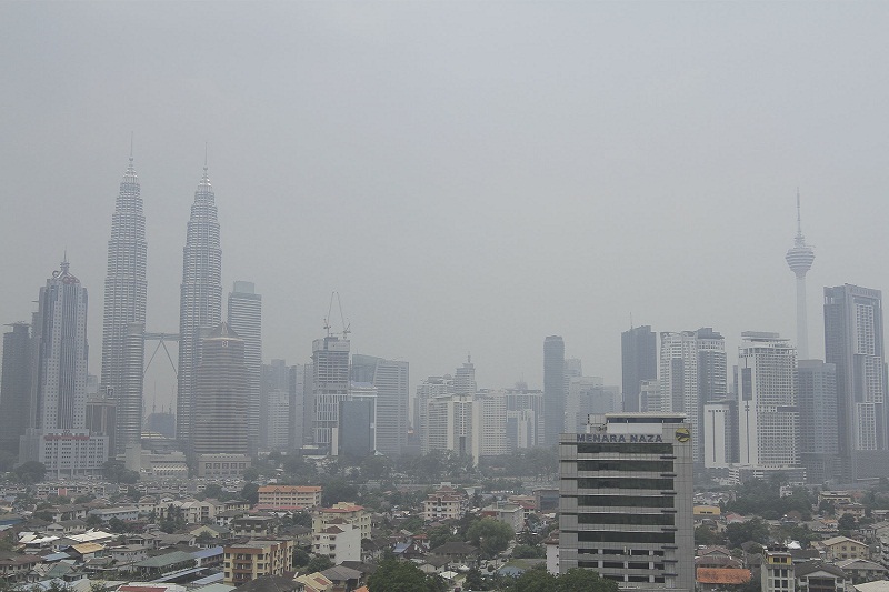 A general view of Kuala Lumpur skyline is seen covered by haze on April 7, 2016. u00e2u20acu201d Picture by Yusof Mat Isan