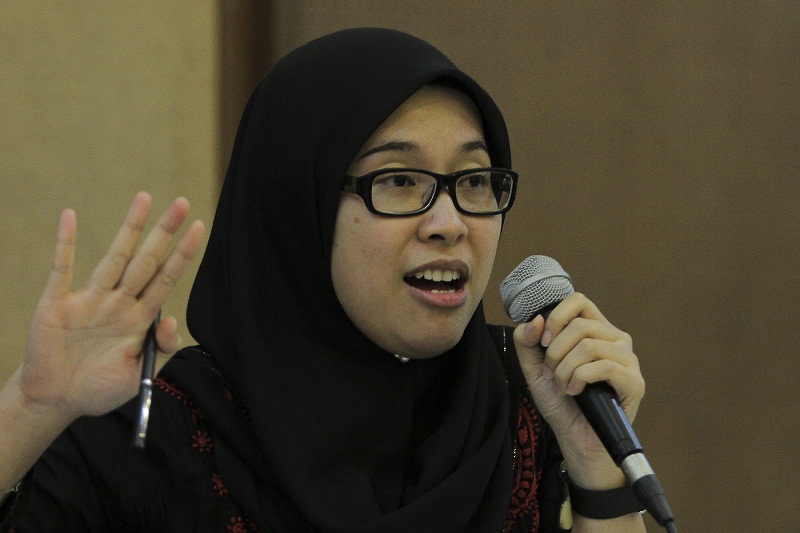 Fadiah Nadwa Fikri speaks at forum titled u00e2u20acu02dcMaqasid Shariah and Womenu00e2u20acu2122s Rightsu00e2u20acu2122 in Kuala Lumpur, April 10, 2016. u00e2u20acu201d Picture by Yusof Mat Isa