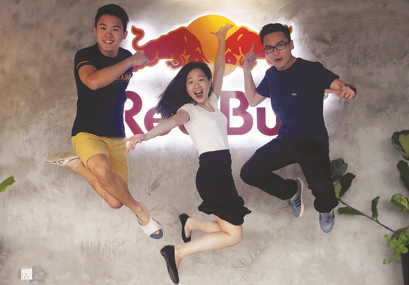 (From left) Lee, Teh and Teoh want to raise awareness that there is so much in life to experience. u00e2u20acu201d Picture by Zuraneeza Zulkifli