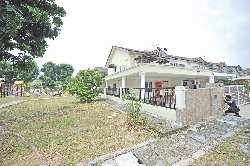 Residents said they had never smelt any strange odours coming from the house when they took their children to a playground just beside the house. u00e2u20acu201d Picture by Azinuddin Ghazali