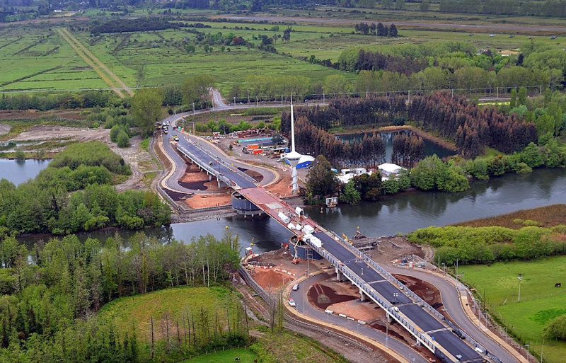 The drawbridge at the Cau Cau River in Peru was installed backwards. u00e2u20acu201d Picture courtesy of Google Map/Rudolf Schweinitz Gutiu00c3u00a9rrez
