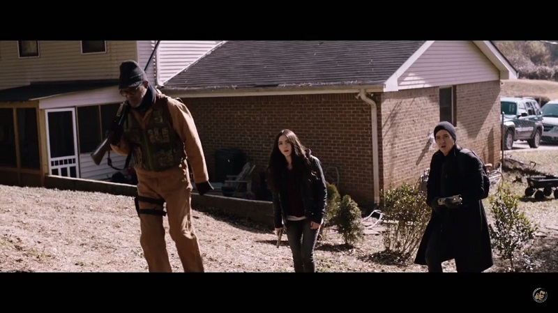 John Cusack and Samuel L. Jackson battle a bunch of phone-obsessed zombies in Stephen King’s ‘Cell’.