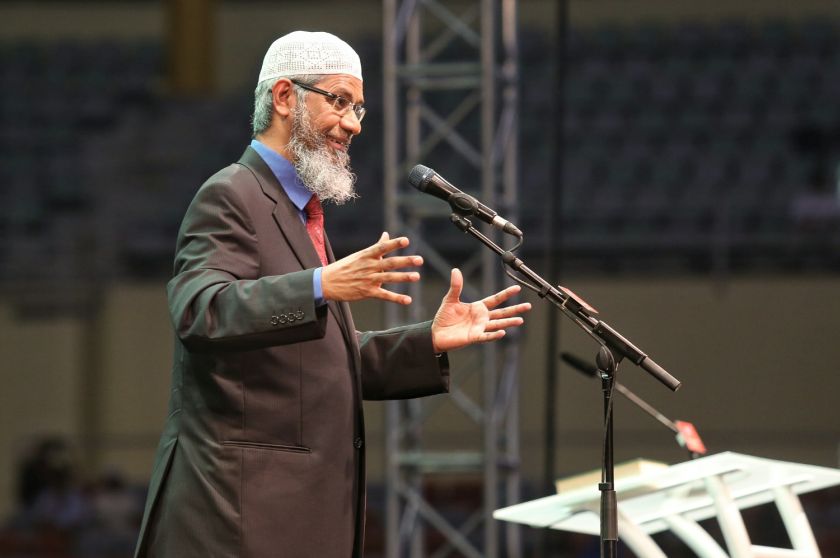 Dr Zakir Naik delivers his lecture in Bukit Jalil, Kuala Lumpur, April 16, 2016. u00e2u20acu2022 Picture by Saw Siow Feng