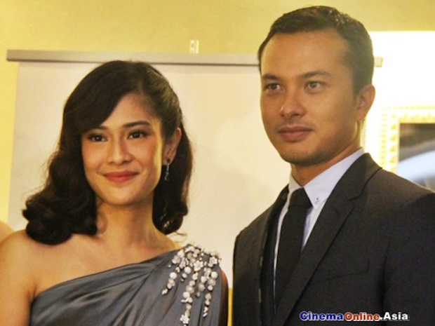Lead actors of u00e2u20acu02dcAda Apa Dengan Cintau00e2u20acu2122 Dian Sastrowardoyo and Nicholas Saputra. u00e2u20acu201d CinemaOnline pic