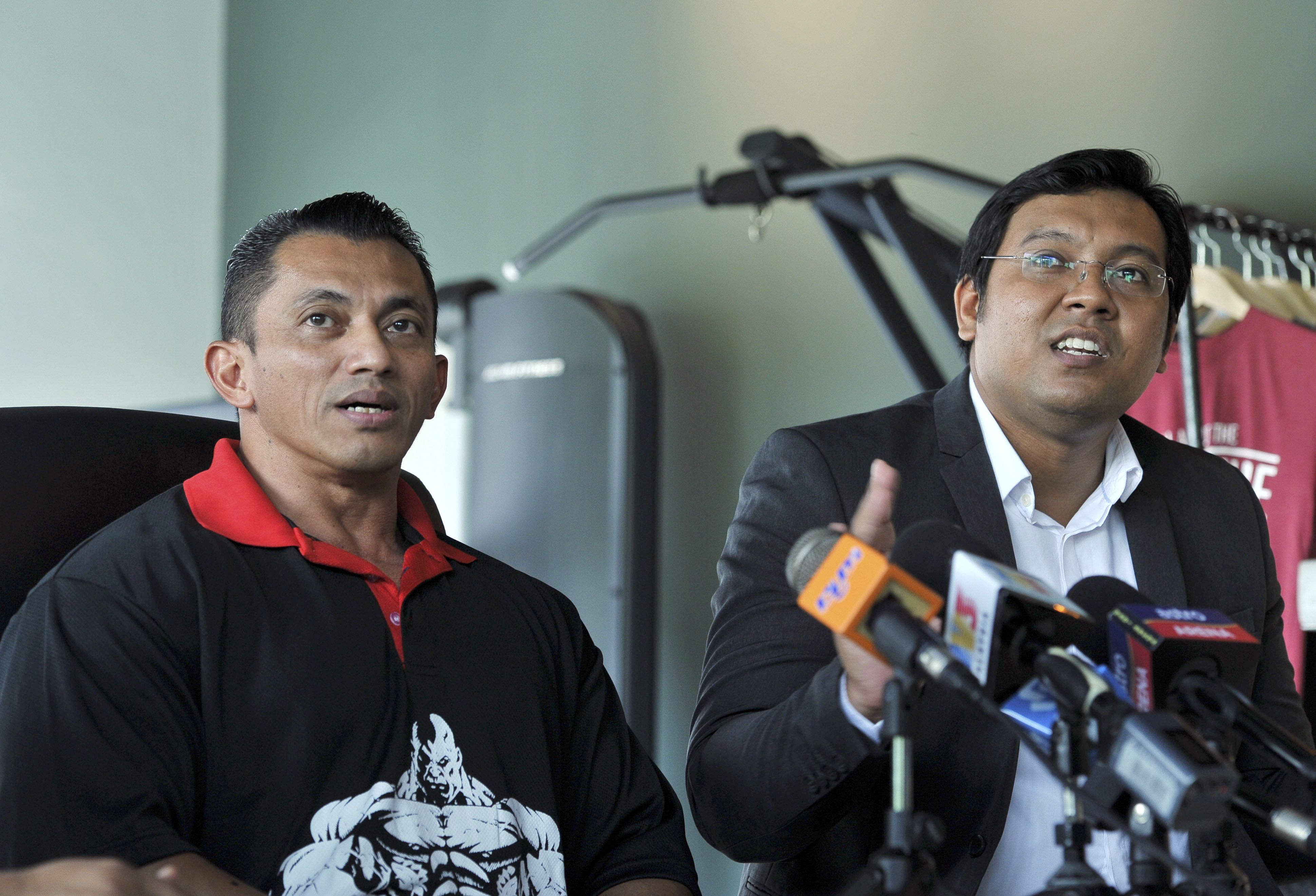 Bodybuilder Sazali Samad (left) and lawyer Mohd Norasmawa Norani at a press conference April 1, 2016, to appeal his suspension by the Malaysian Bodybuilding Federation at the Court of Arbitration for Sports in Switzerland. Bernama pic