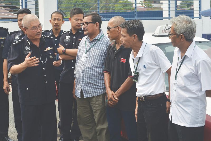 Cheras police chief ACP Chong Kok Sin speaks to victims at the Cheras police headquarters yesterday. u00e2u20acu2022 Malay Mail pic