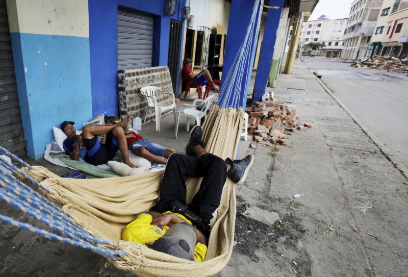 Residents rest outside their homes in Portoviejo, after an earthquake struck off Ecuadoru00e2u20acu2122s Pacific coast, April 22, 2016. REUTERS/Henry Romero