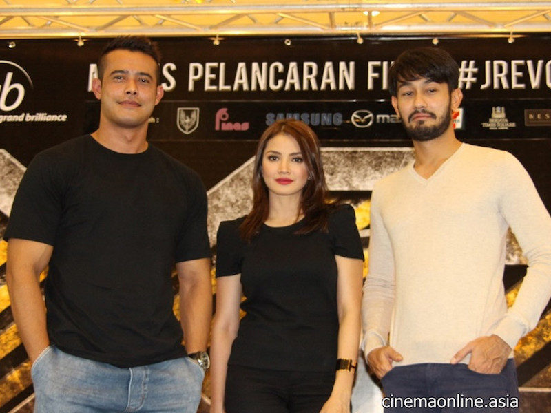 Fazura with her u00e2u20acu02dcJ Revolusiu00e2u20acu2122 co-stars, Zul Ariffin (left) and Farid Kamil at the filmu00e2u20acu2122s launch in Kuala Lumpur April 19, 2016. u00e2u20acu201d CinemaOnline picn