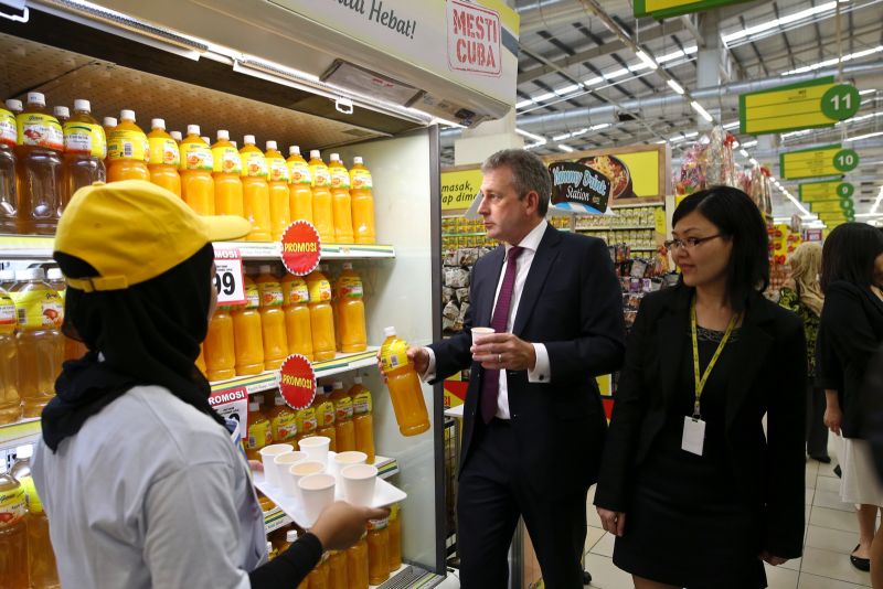 Ashdown shows one of many promotional products under the Giant brand at its Section 13, Shah Alam outlet yesterday. u00e2u20acu00a8u00e2u20acu201d Picture by Azneal Ishak