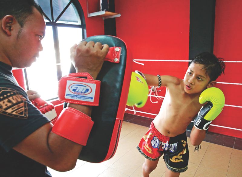 Ezry trains Iskandar at the DK Muay Fitness Club in Taiping. u00e2u20acu201d Picture by Marcus Pheong