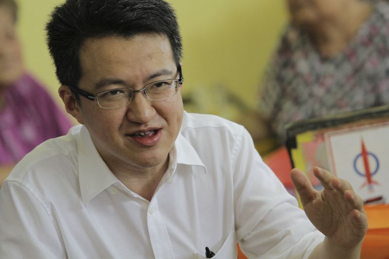 Liew Chin Tong speaks at a press conference at the signature campaign in Kg Baru Salak Selatan in Kuala Lumpur, April 17, 2016. u00e2u20acu201d Picture by Yusof Mat Isa