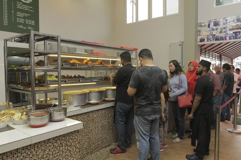 People queuing up at the Line Clear restaurant in Kuala Lumpur April 25, 2016.