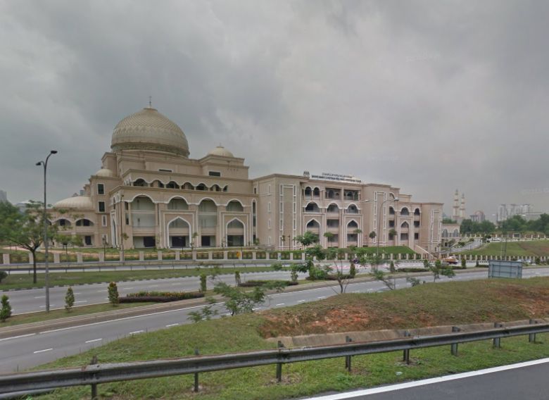 Mahkamah syariah diberi kuasa u00e2u20acu00acmembenarkan u00e2u20acu00acperkahwinan bawah umuru00e2u20acu00ad u00e2u20acu00acu00e2u20acu00acsetelahu00e2u20acu00ad u00e2u20acu00acu00e2u20acu00acsiasatanu00e2u20acu00adu00e2u20acu00ac u00e2u20acu00acrapi, selain iau00e2u20acu00ad u00e2u20acu00actertakluku00e2u20acu00ad u00e2u20acu00ackepada persetujuan ibu bapa dan pasangan berkenaan. u00e2u20acu201d Paparan skrin Google    