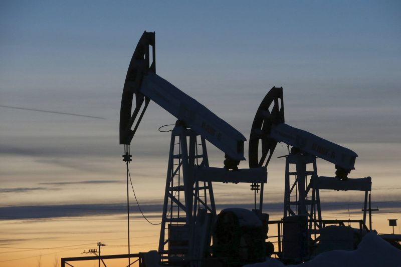 Pump jacks at the Lukoil-owned Imilorskoye oilfield, as the sun sets, outside the west Siberian city of Kogalym, Russia, January 25, 2016, file photo. REUTERS/Sergei Karpukhin