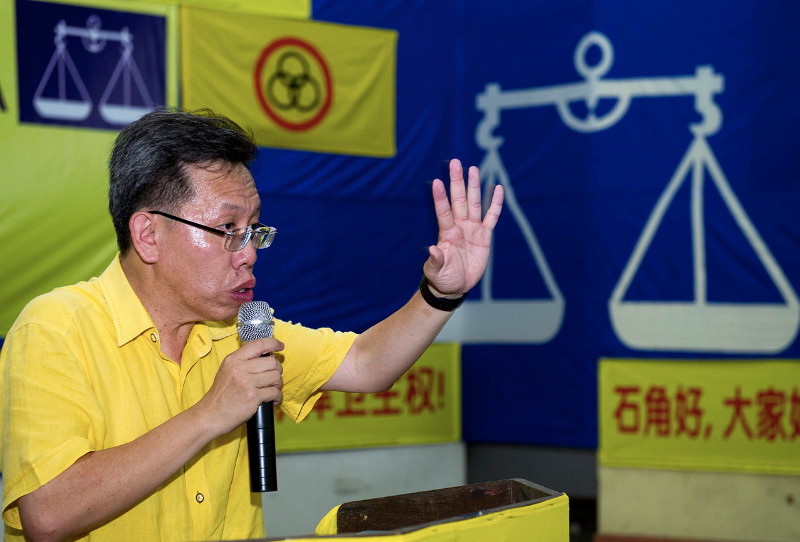 Sarawak United Peopleu00e2u20acu2122s Party (SUPP) president Datuk Dr Sim Kui Hian giving speech at his partyu00e2u20acu2122s Batu Kawah branch mobilisation night, April 23, 2016. u00e2u20acu201d Bernama pic