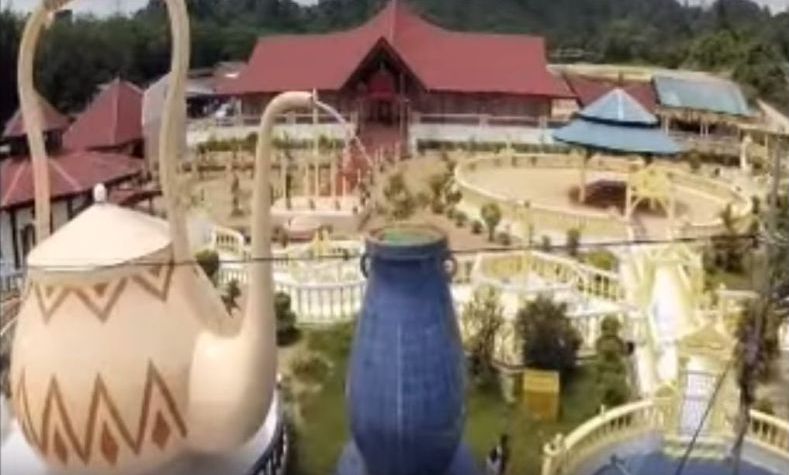 A YouTube screenshot of Ayah Pinu00e2u20acu2122s Sky Kingdom commune which was demolished in 2005.