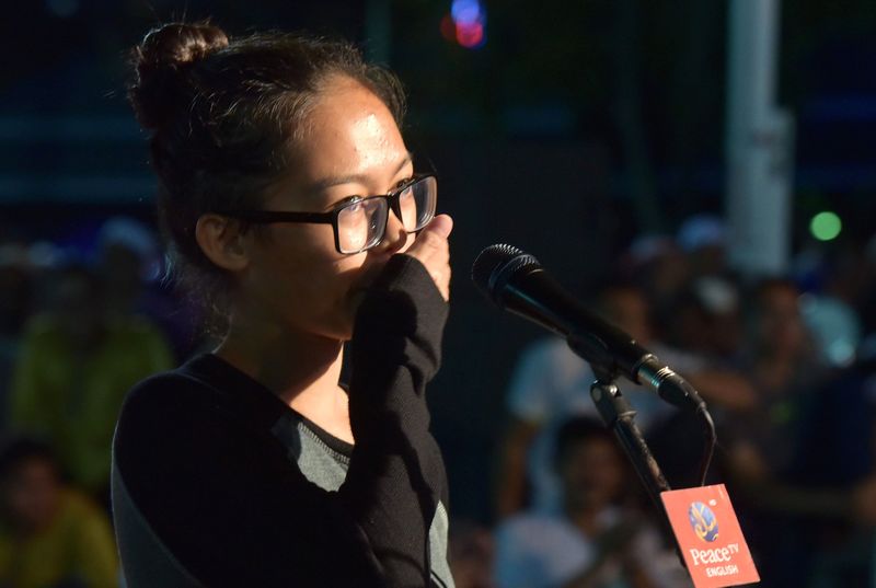 19-year-old Woo Nina Grace publicly converts to Islam during a talk by Dr Zakir naik on April 14, 2016. — Bernama pic