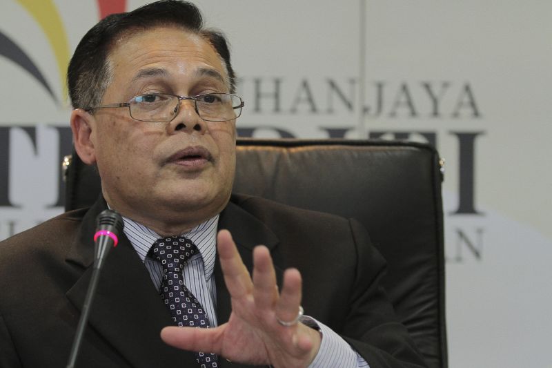 Chairman of Enforcement Agency Integrity Commission, Datuk Yaacob Md Sam speaks during a press conference in Putrajaya on N. Dharmendran custodial death, Arpil28, 2016. u00e2u20acu2022 Picture by Yusof Mat Isa 
