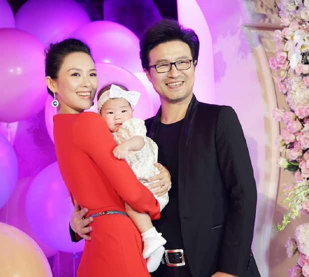 Zhang Ziyi and Wang Feng with their newborn daughter. u00e2u20acu201d Picture via Weibo.com/WangFengn