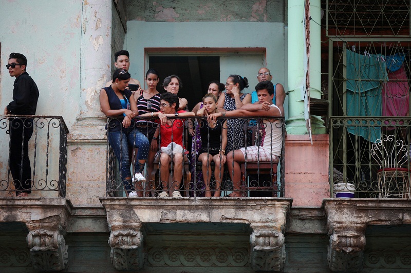 People stand on balconies prior to a fashion show displaying creations by German designer Karl Lagerfeld as part of his latest inter-seasonal Cruise collection for fashion house Chanel at the Paseo del Prado street in Havana, Cuba, May 3, 2016. 