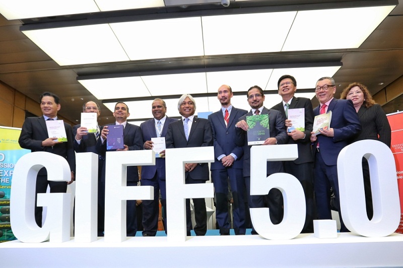 Bank Negara Malaysia Governor Datuk Muhammad Ibrahim (centre) poses for a picture during the Global Islamic Finance Forum 5.0 at Sasana Kijang, Kuala Lumpur May 11, 2016. u00e2u20acu201d Picture by Saw Siow Feng 