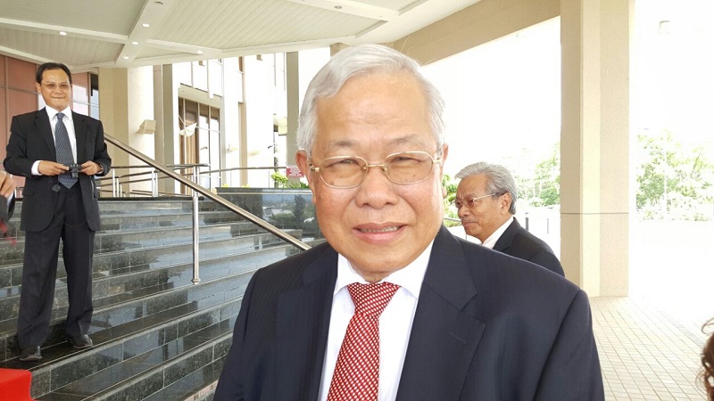 Datuk Seri Michael Manyin Jawong arrives for the swearing in ceremony for the Sarawak Cabinet in Kuching May 13, 2016. u00e2u20acu201d Picture by Sulok Tawie