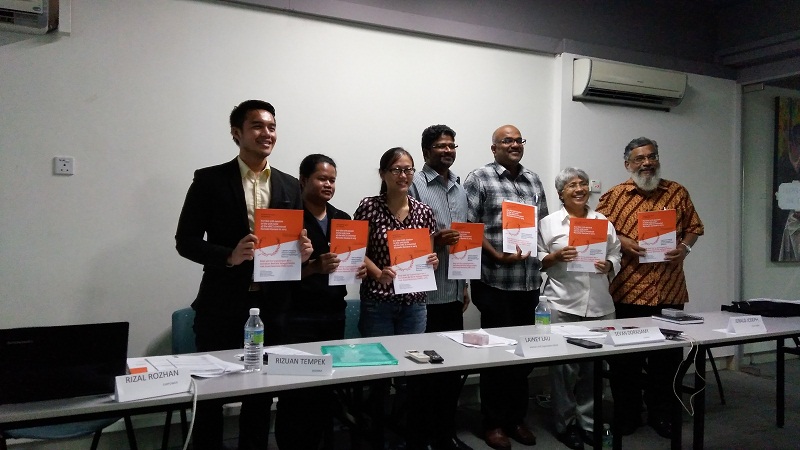 Representatives from Comango holding a copy of the mid-term report on Malaysiau00e2u20acu2122s performances in its pledges to the UNu00e2u20acu2122s HCR. u00e2u20acu201d Picture by Ruban Anbalagan 